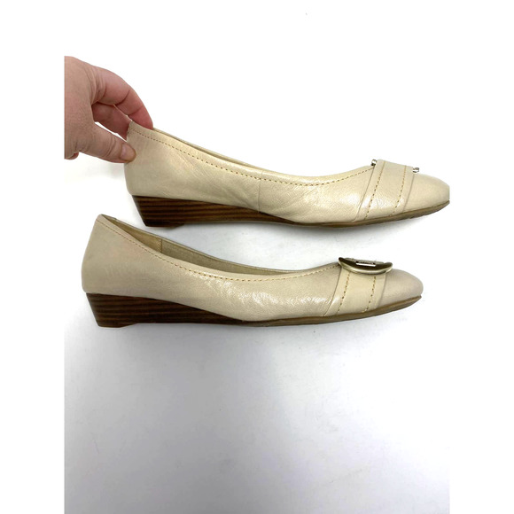 Anne Klein iFlex 9.5M Ruthie Natural Wedge Flat - Picture 5 of 8